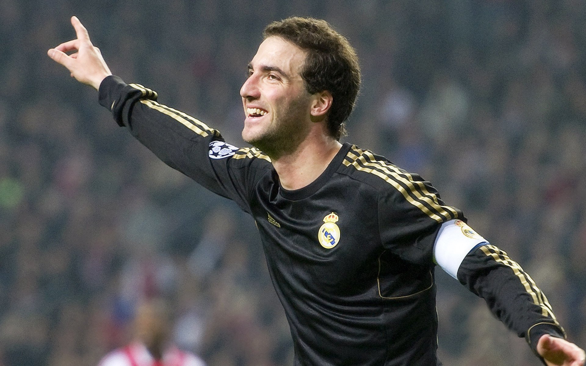 爱游戏体育-“安赫尔·巴尔博萨的全能进攻与防守精度，推动美洲狮队实现战术上的高度整合”